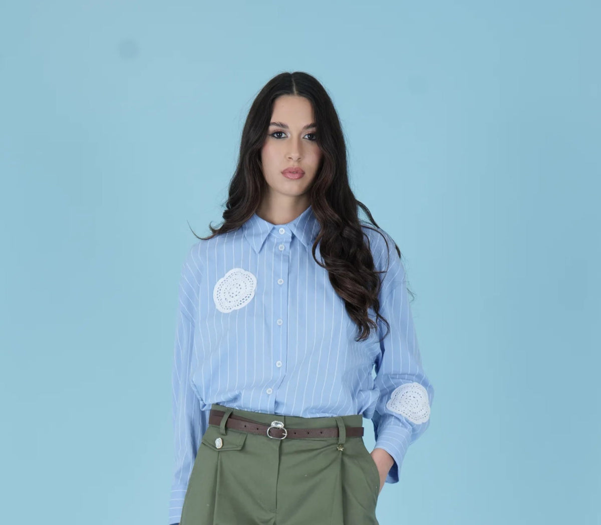 Ricamo Dettaglio Camicia in Righe Celeste - ELLY