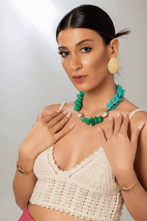 18 karat gold-plated necklace featuring a blend of turquoise and cuarzo verde stones adorned with exquisite zircon ornaments