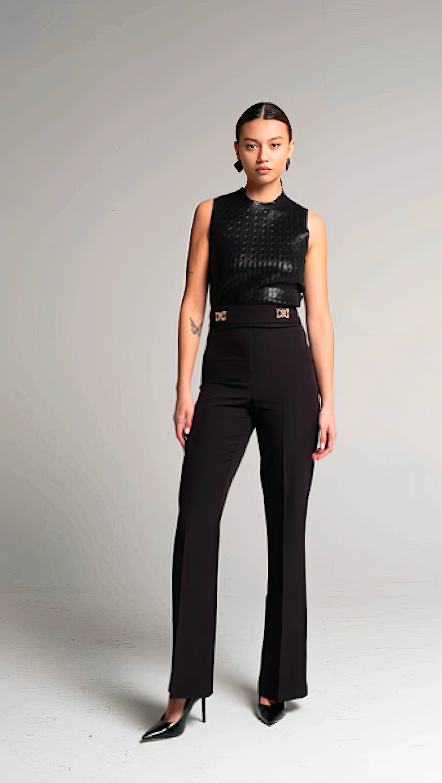 Pantaloni Flared con Dettagli Laterali