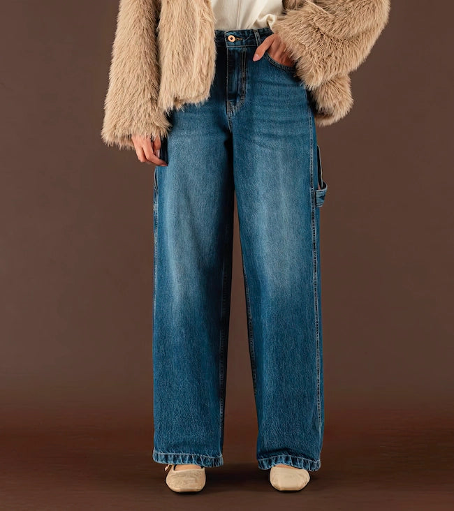 Wide-Leg Frayed Hem Jeans