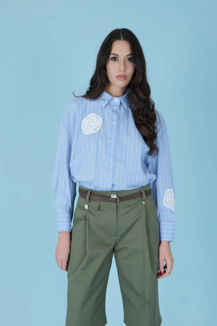 Ricamo Dettaglio Camicia in Righe Celeste - ELLY