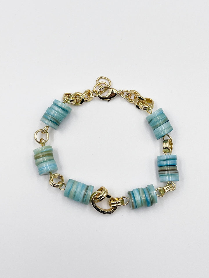 Stunning bracelet, featuring an 18-karat gold-plated chain and gorgeous colored nacre stone - ELLY
